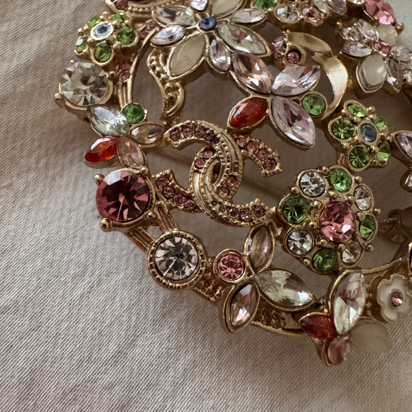 CHANEL Floral Jewel Brooch in Pink and Green - Picture 3 of 5